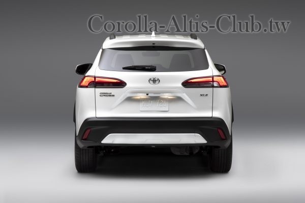 2022_Toyota_Corolla_Cross_WindChillPearl_005-600x400.jpg